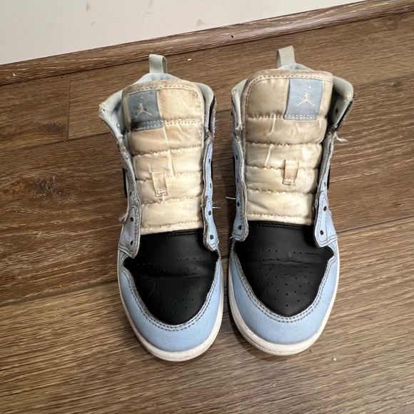 Kids Nike Air Jordan 1 mid Carolina Blue/Black - Picture 2 of 8